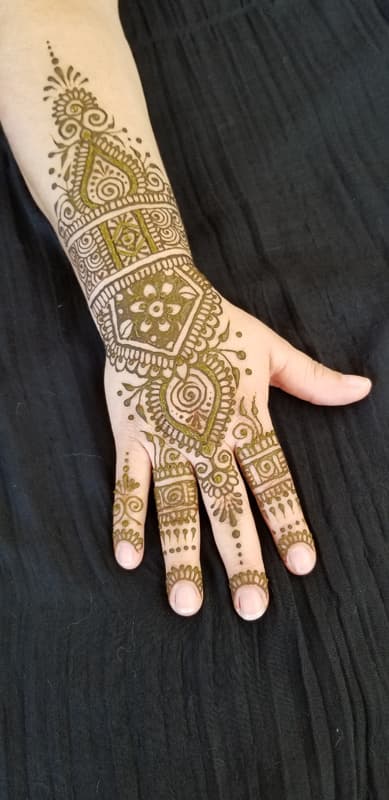 Traditional henna panel with a floral diamond running from wrist to fingertips
