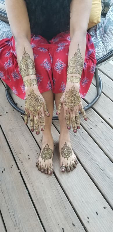Full bridal henna set covering both hands and both feet with mandala centrepieces